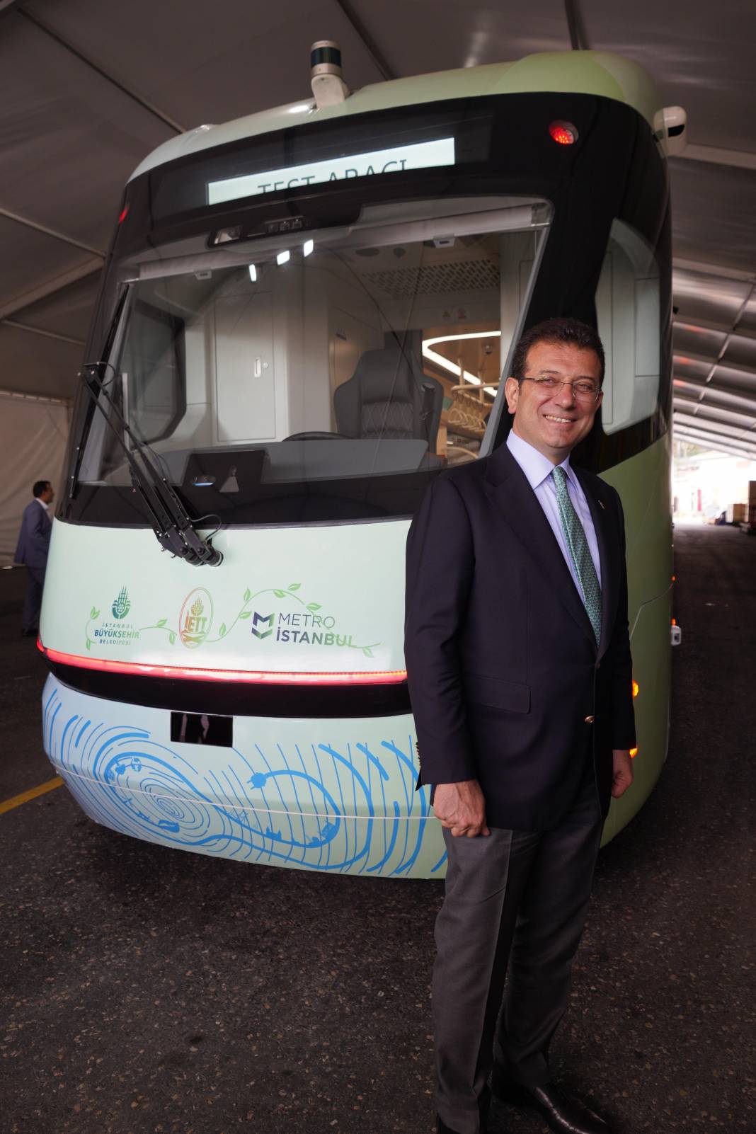 İmamoğlu 420 Yolcu Kapasiteli Yeni Elektrikli Metrobüsleri Tanıttı! Görenler Hayran Oldu 11
